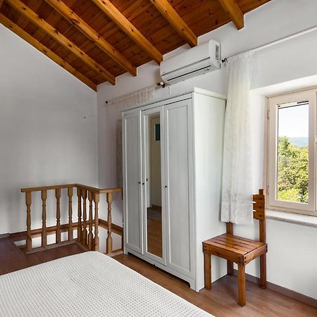 Traditional Rustic Maisonette By Konnect Agios Ioannis Peristeron  Bagian luar foto