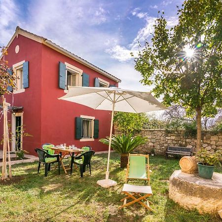 Traditional Rustic Maisonette By Konnect Agios Ioannis Peristeron  Bagian luar foto