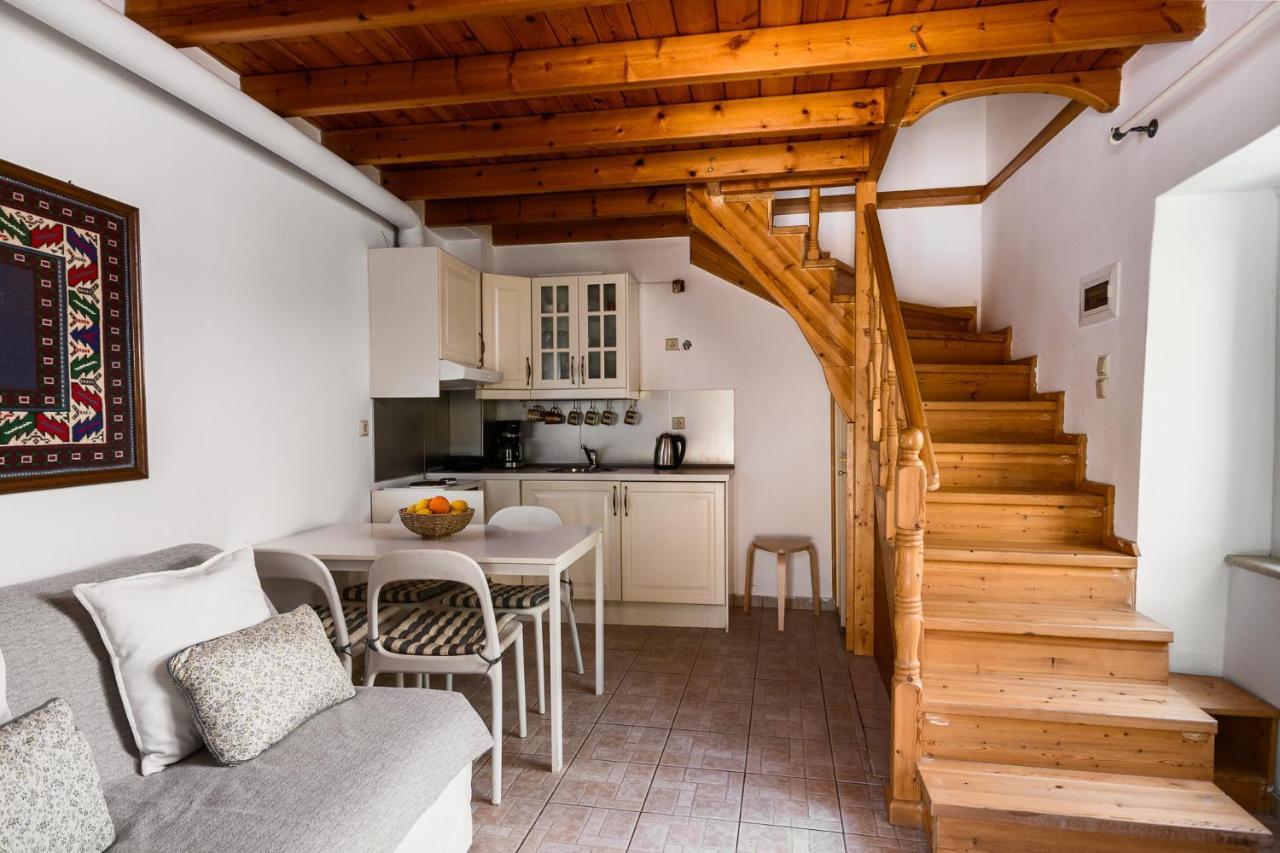 Traditional Rustic Maisonette By Konnect Agios Ioannis Peristeron  Bagian luar foto