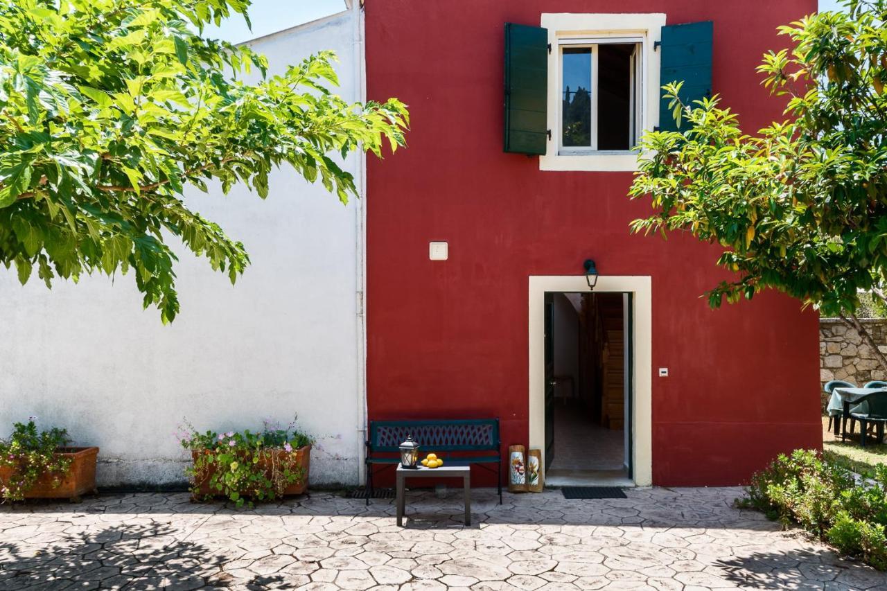 Traditional Rustic Maisonette By Konnect Agios Ioannis Peristeron  Bagian luar foto