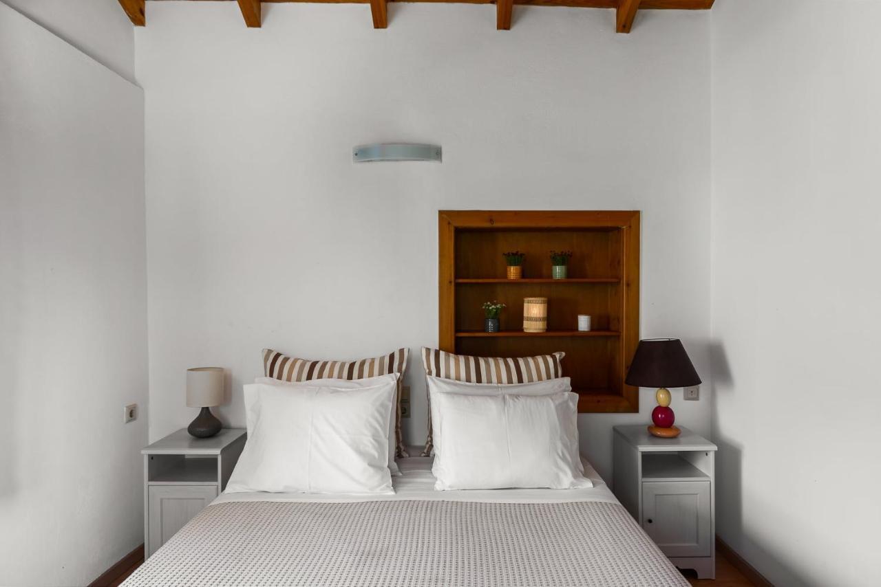 Traditional Rustic Maisonette By Konnect Agios Ioannis Peristeron  Bagian luar foto