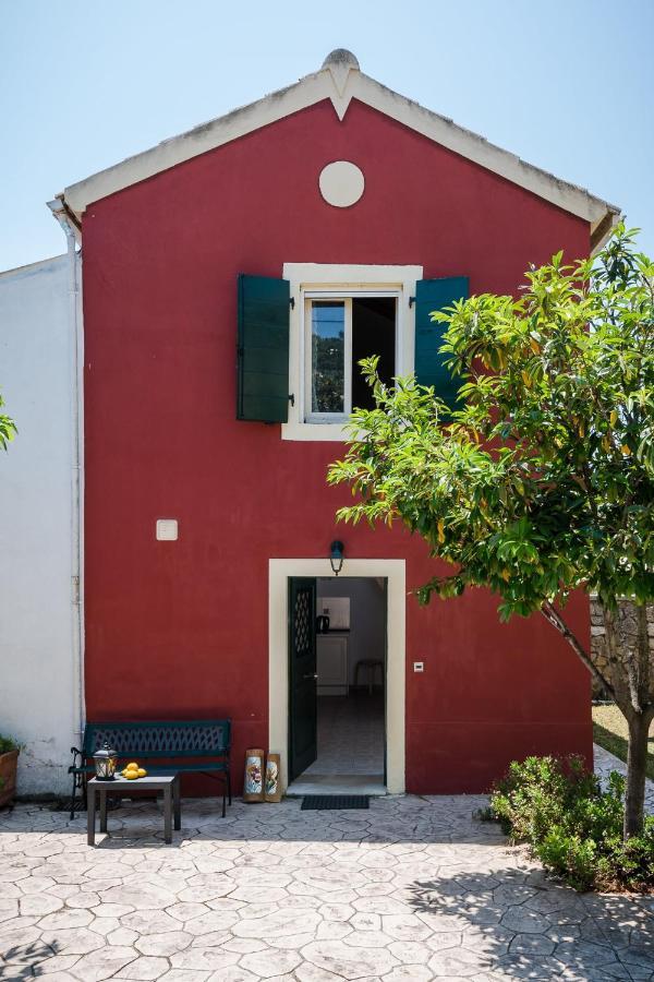 Traditional Rustic Maisonette By Konnect Agios Ioannis Peristeron  Bagian luar foto
