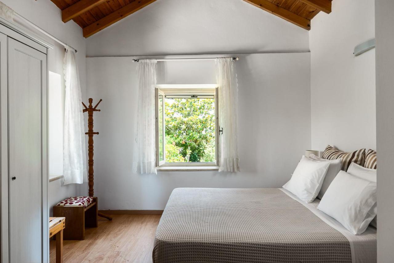 Traditional Rustic Maisonette By Konnect Agios Ioannis Peristeron  Bagian luar foto
